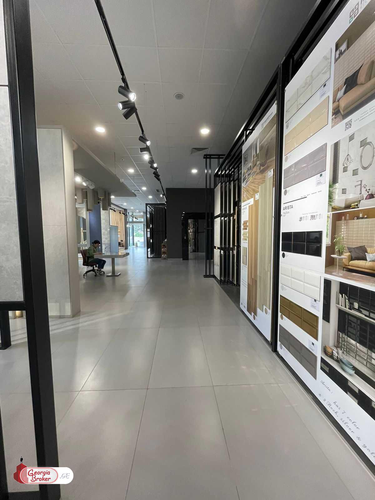 продается торговое помещение с новым ремонтом