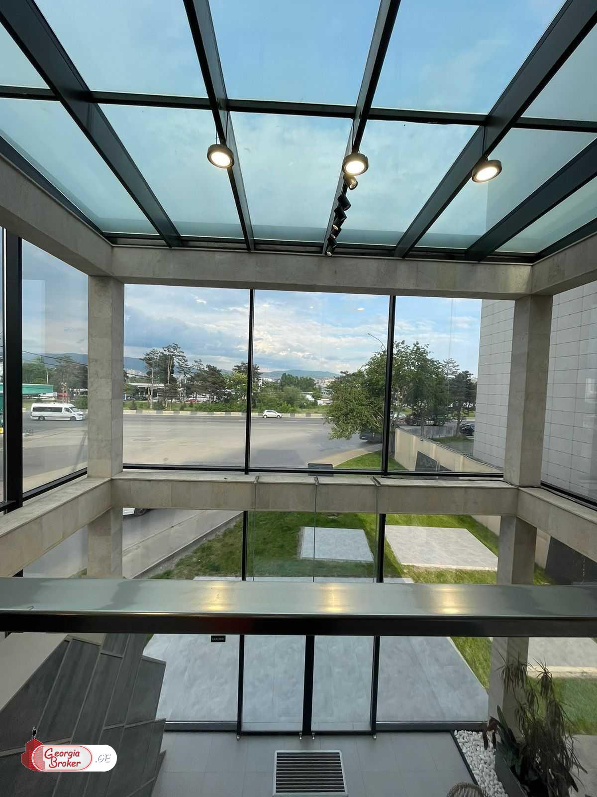 продается торговое помещение с новым ремонтом