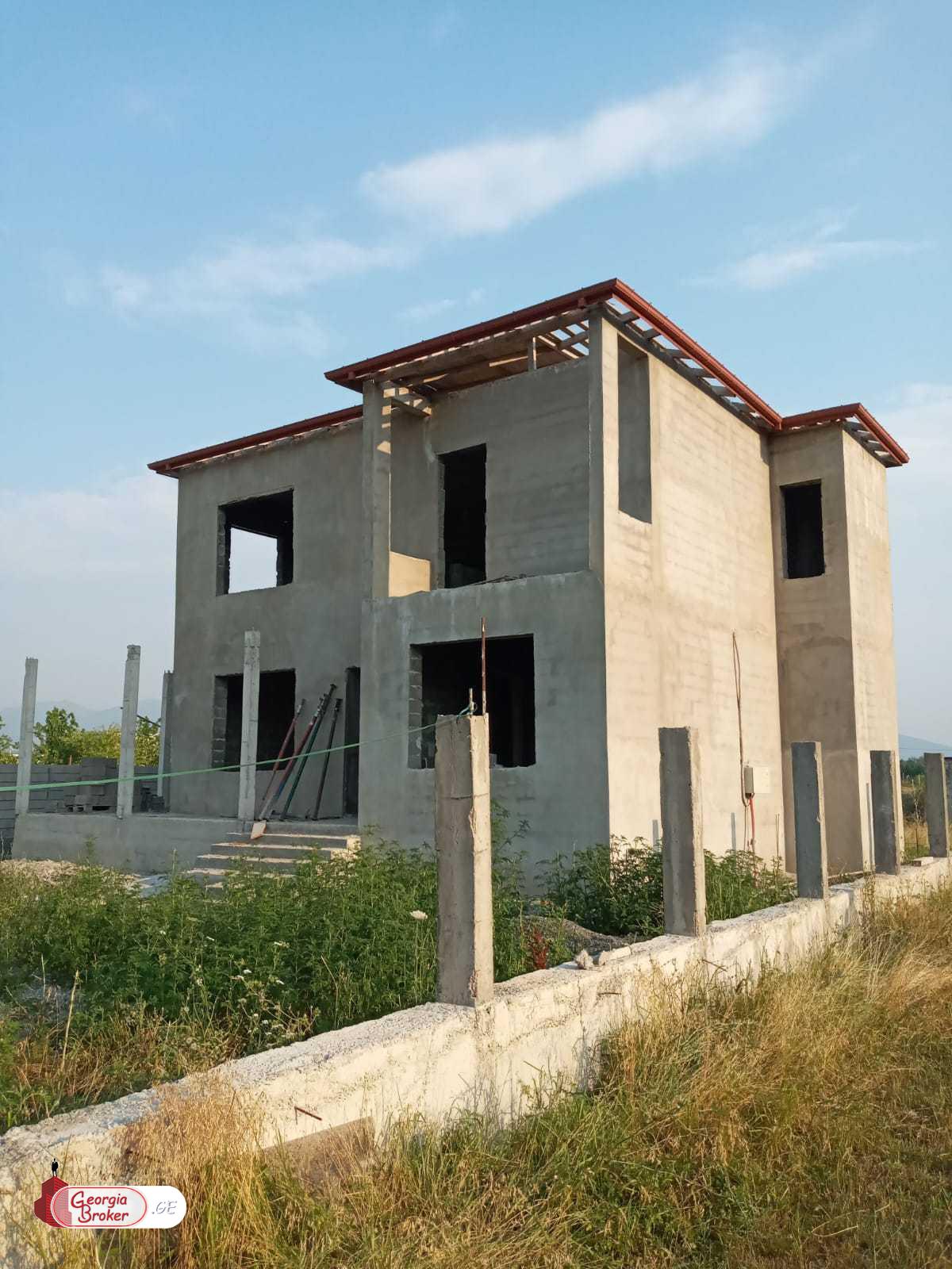 იყიდება ახალი აშენებული 4 ოთახიანი სახლი