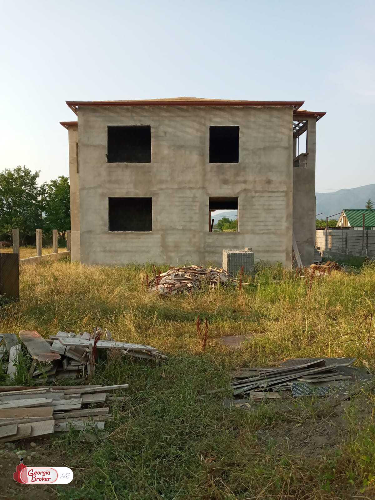 იყიდება ახალი აშენებული 4 ოთახიანი სახლი