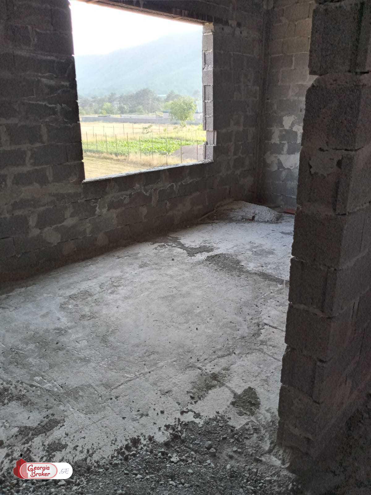 იყიდება ახალი აშენებული 4 ოთახიანი სახლი