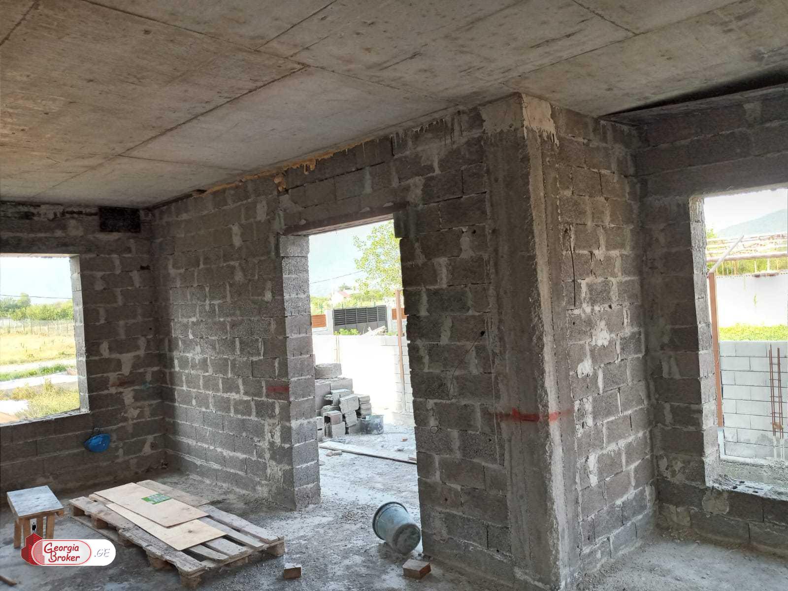 იყიდება ახალი აშენებული 4 ოთახიანი სახლი