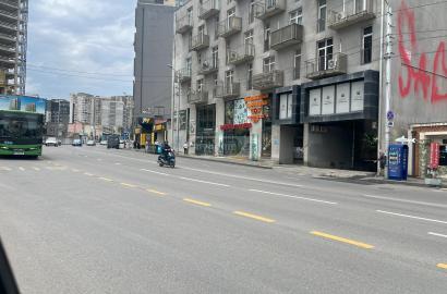 продается торговое помещение с новым ремонтом 1-комната