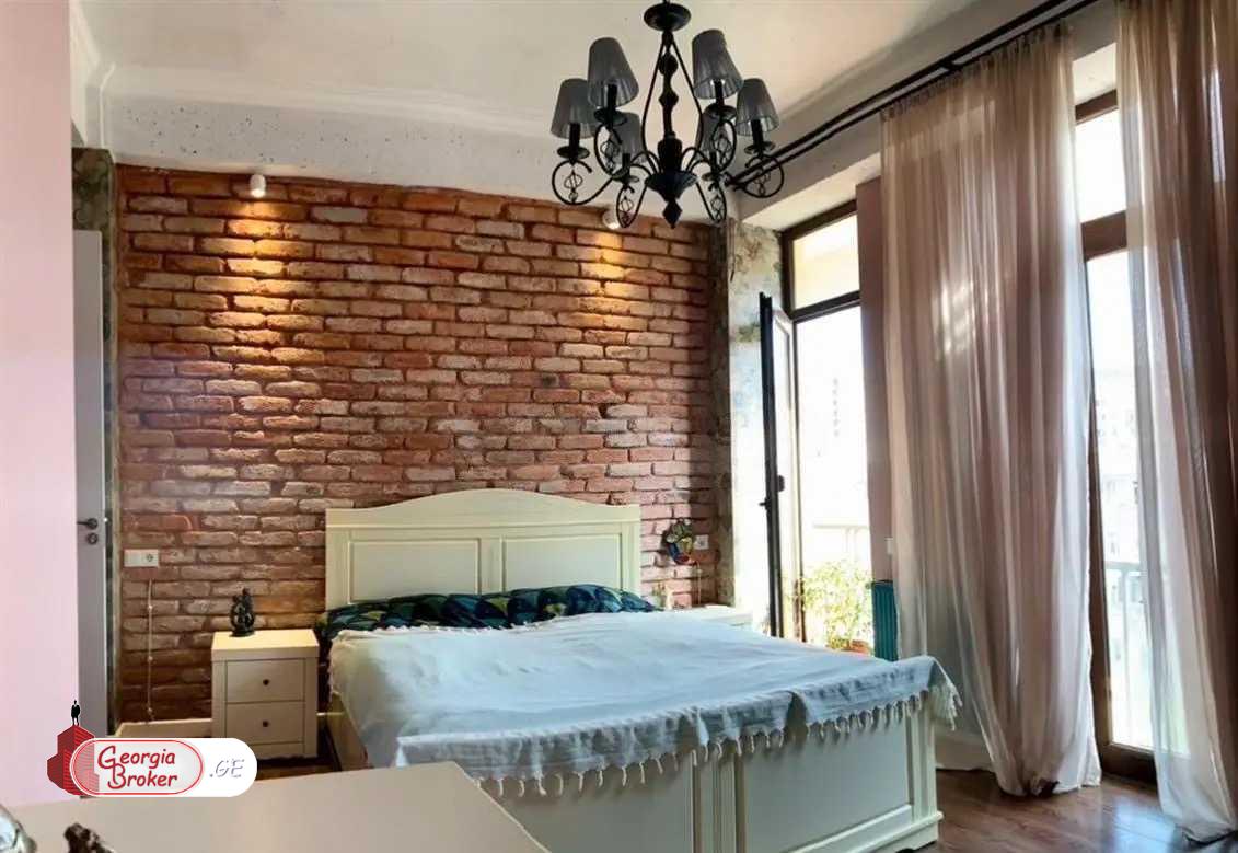 продается квартира с новым ремонтом 4-комнаты