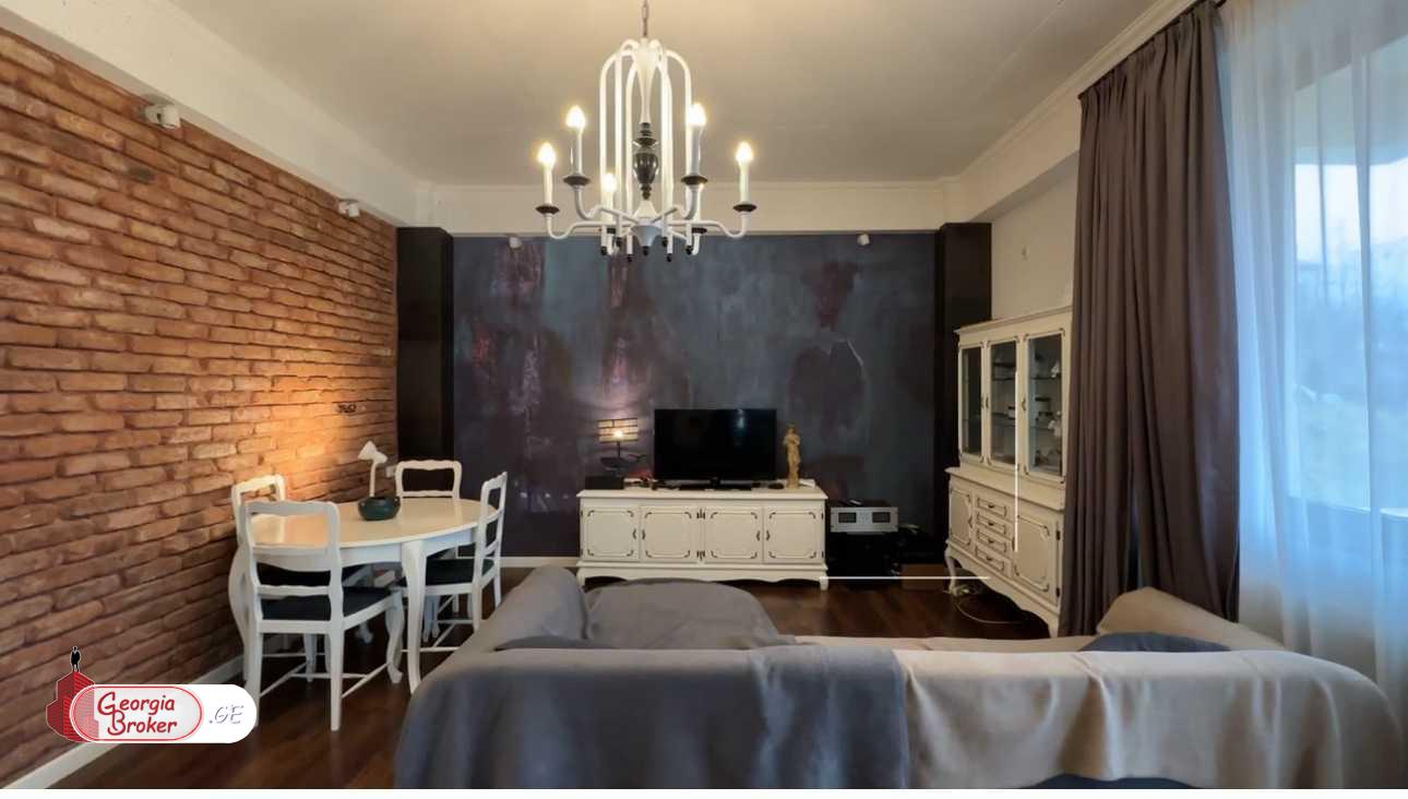 продается квартира с новым ремонтом 4-комнаты