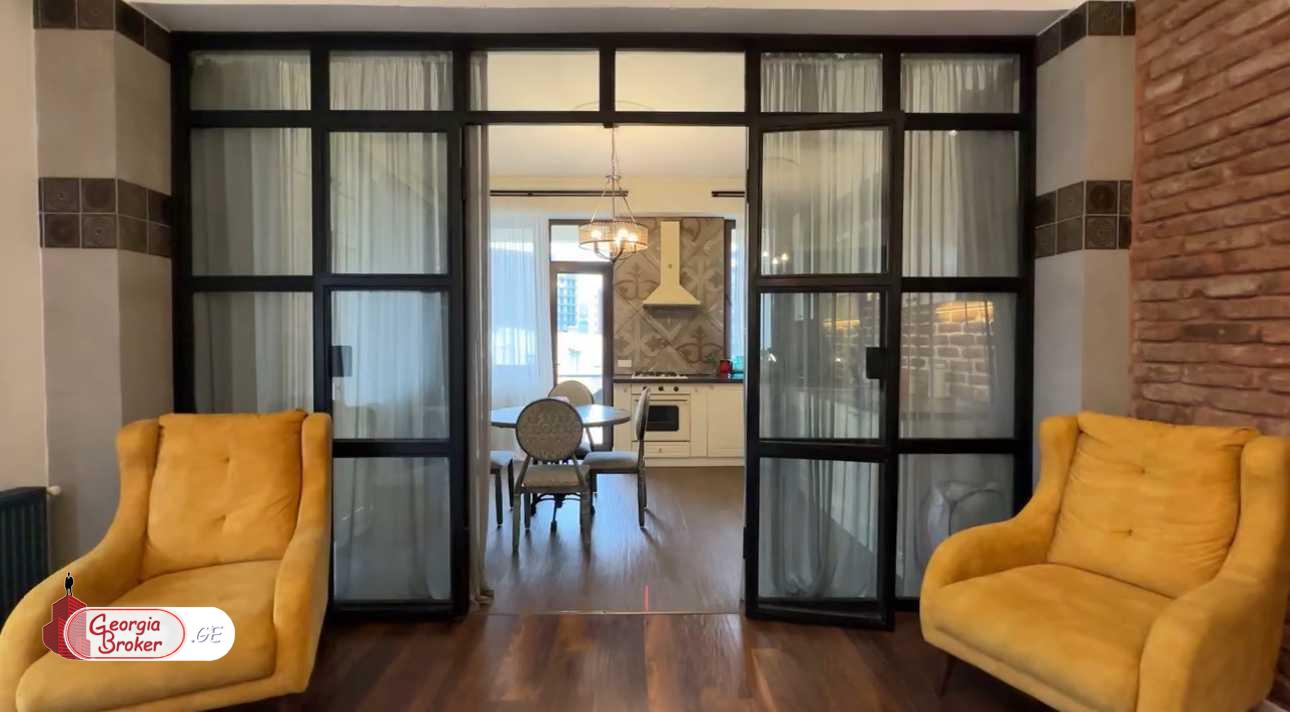 продается квартира с новым ремонтом 4-комнаты