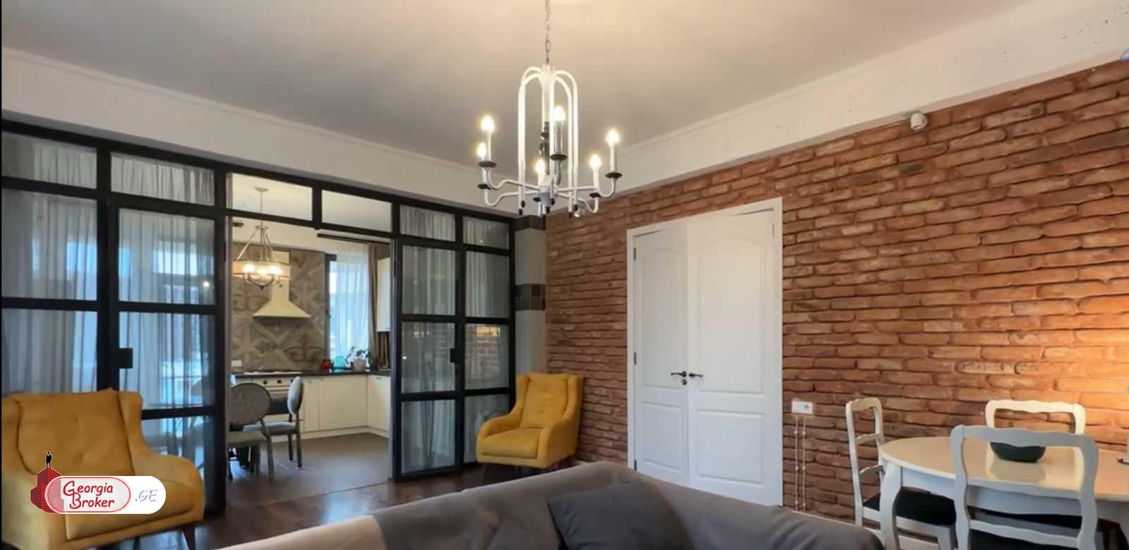 продается квартира с новым ремонтом 4-комнаты