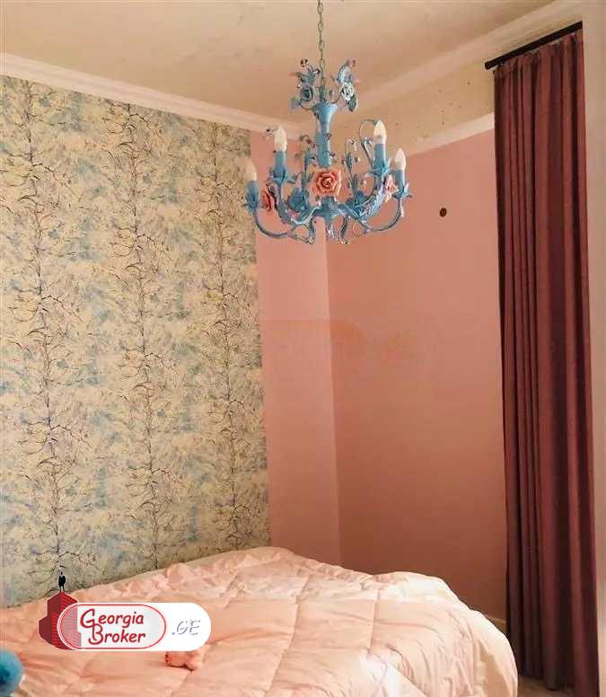 продается квартира с новым ремонтом 4-комнаты