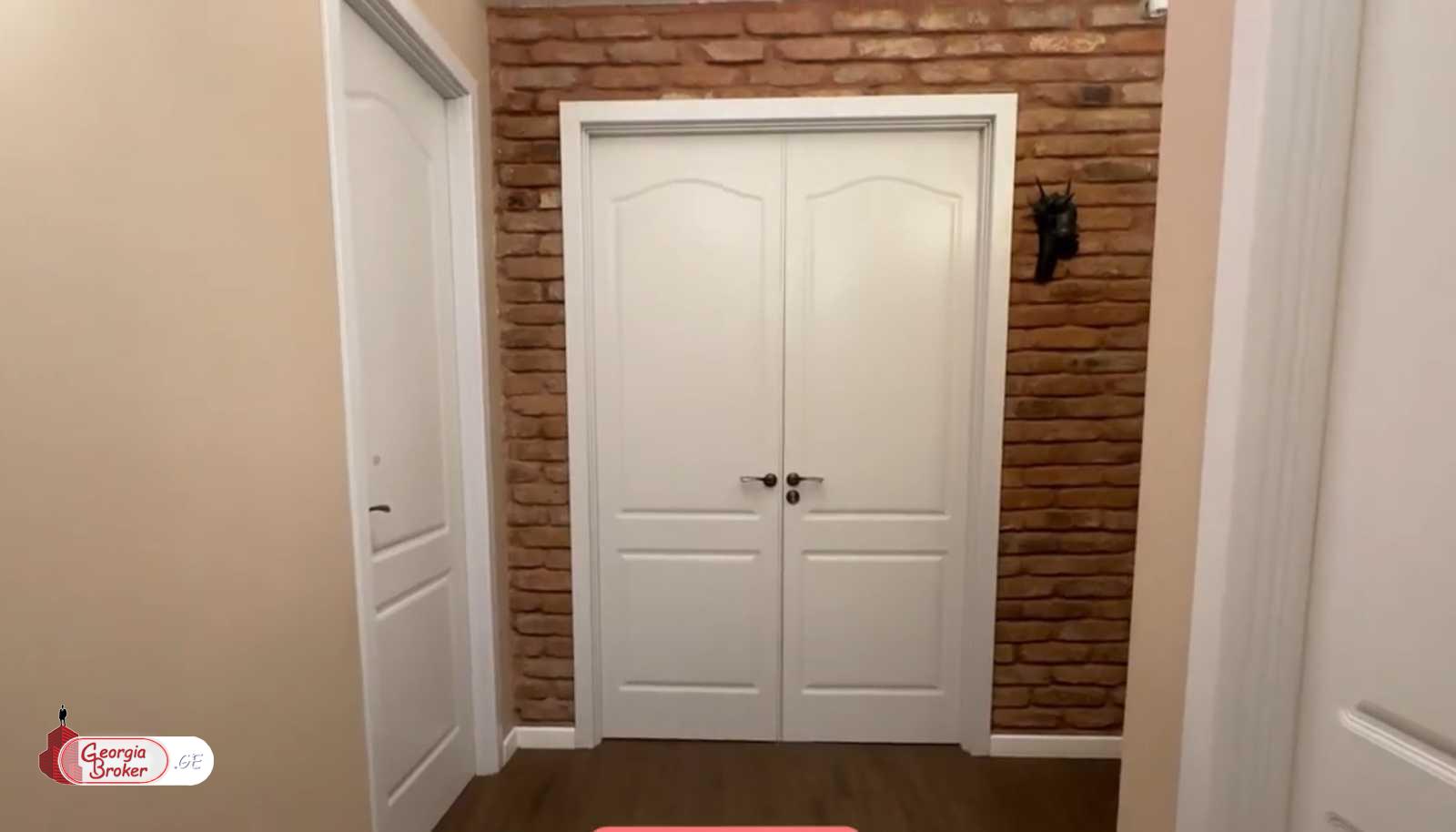 продается квартира с новым ремонтом 4-комнаты