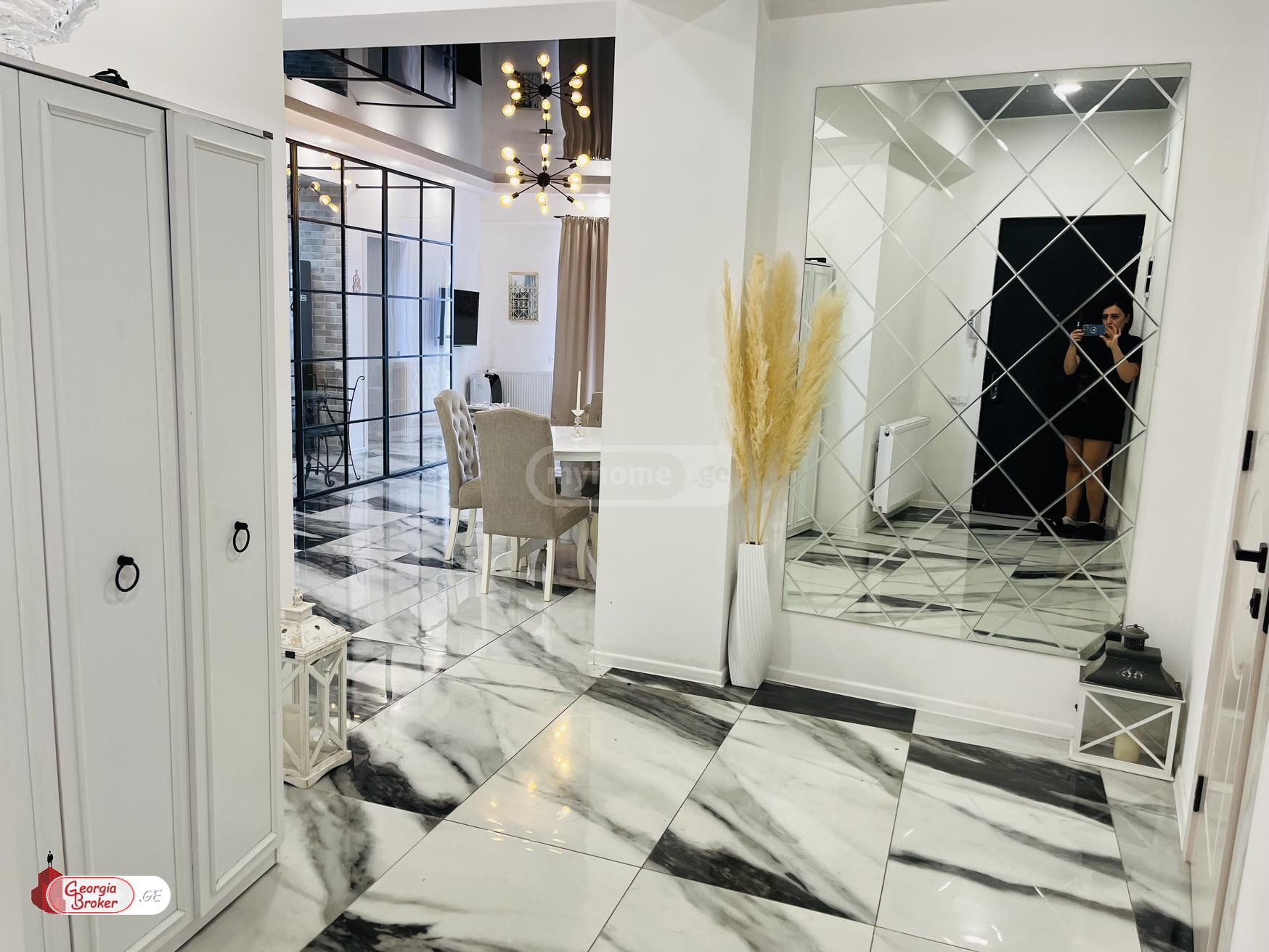 იყიდება ახალი გარემონტებული 4 ოთახიანი ბინა