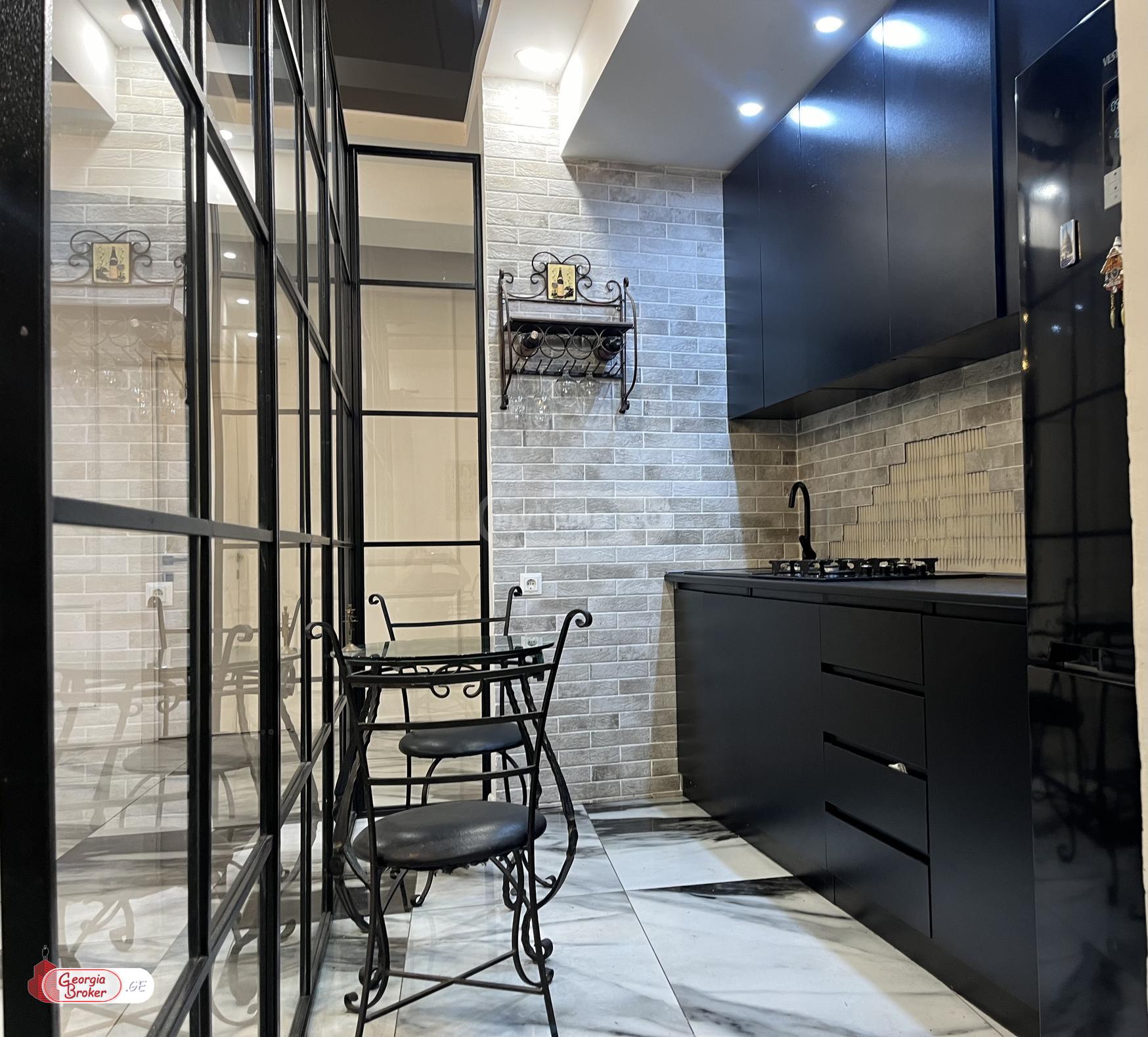 იყიდება ახალი გარემონტებული 4 ოთახიანი ბინა