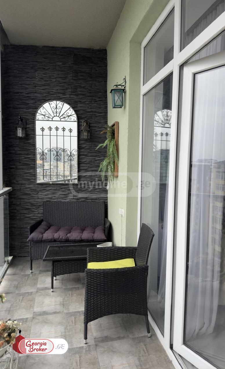 იყიდება ახალი გარემონტებული 4 ოთახიანი ბინა