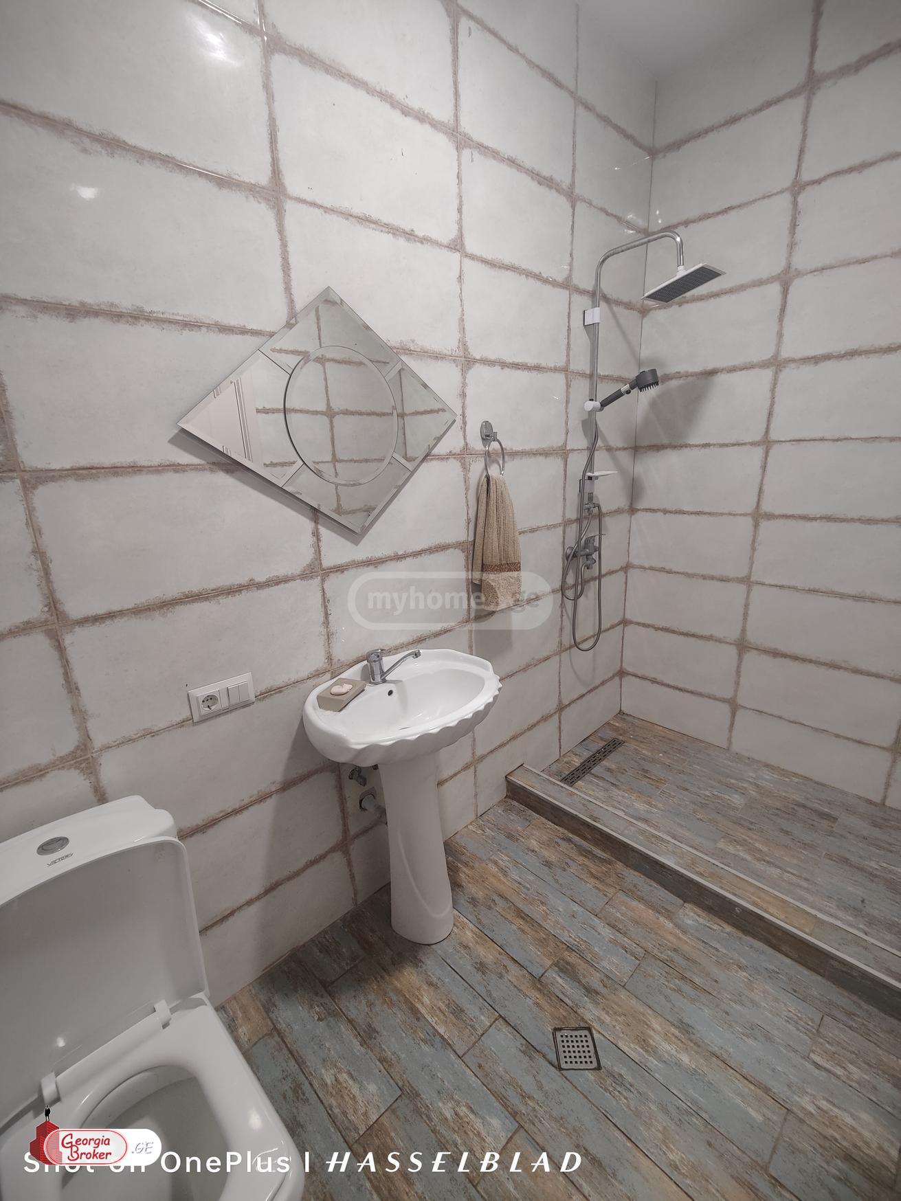 იყიდება ახალი გარემონტებული 4 ოთახიანი ბინა