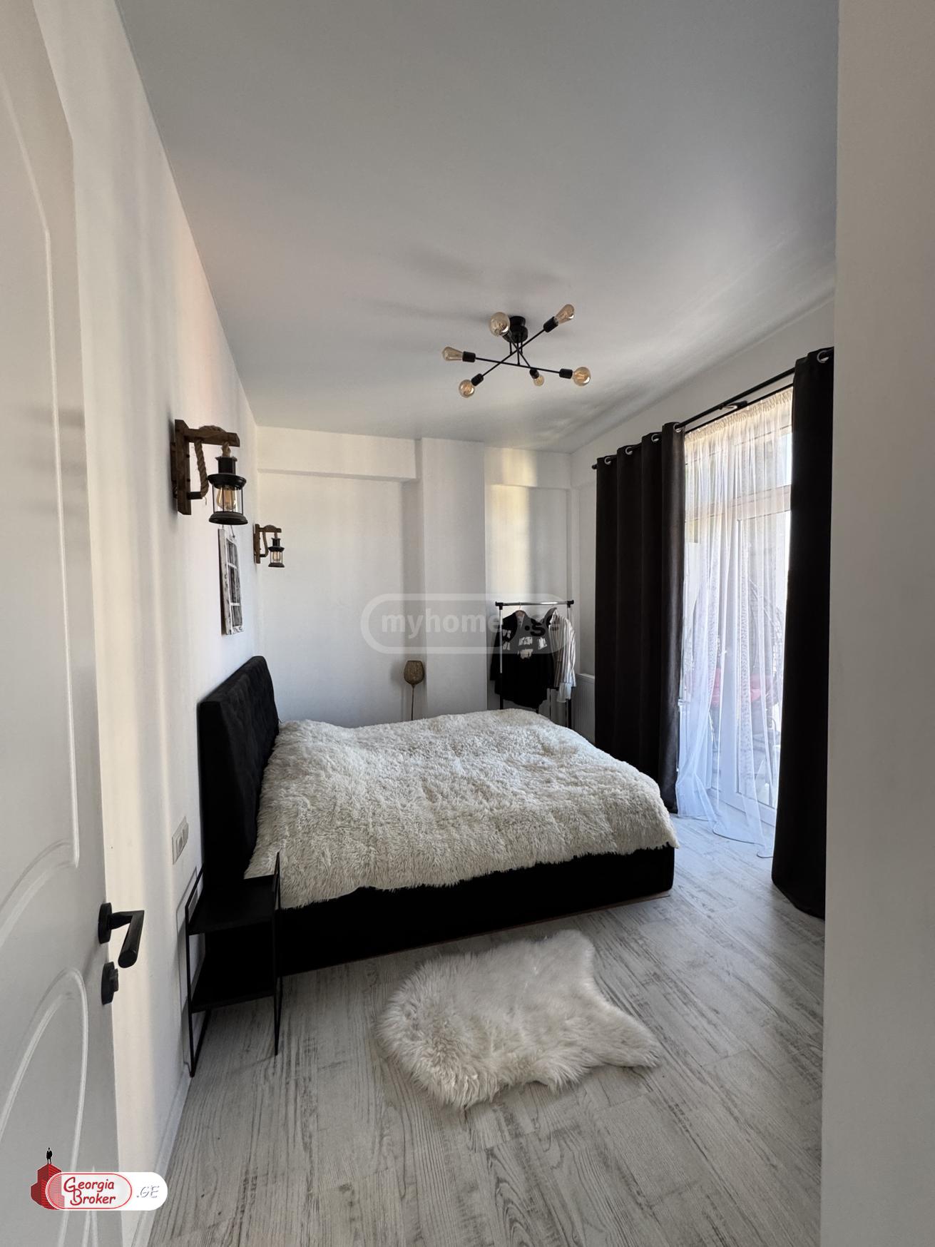 იყიდება ახალი გარემონტებული 4 ოთახიანი ბინა