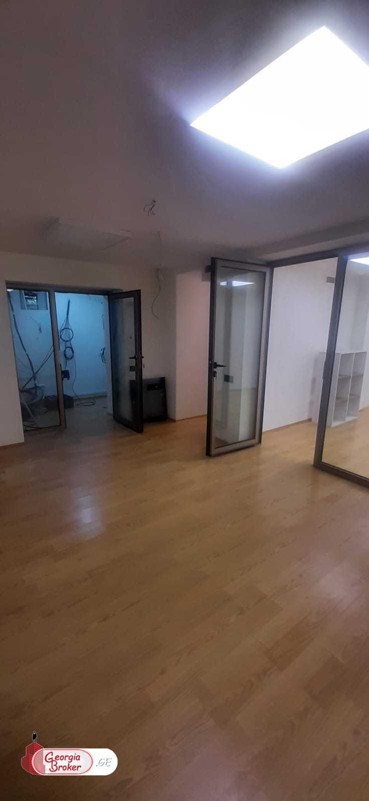 ქირავდება ახალი გარემონტებული უნივერსალური ფართი