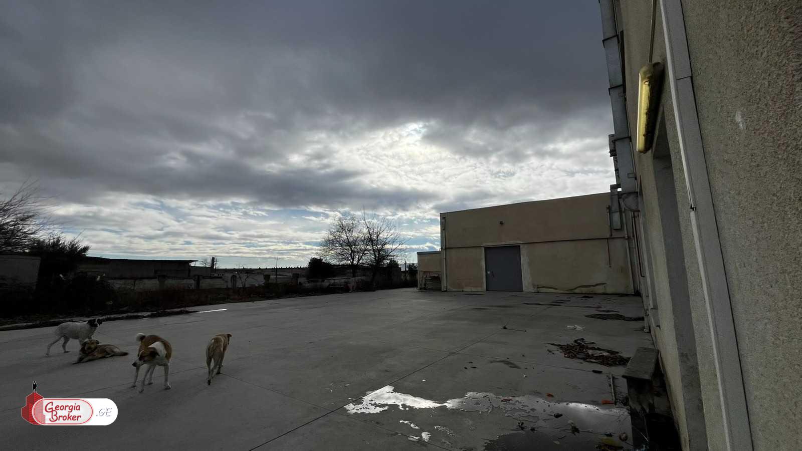 nearly repaired production space for rent