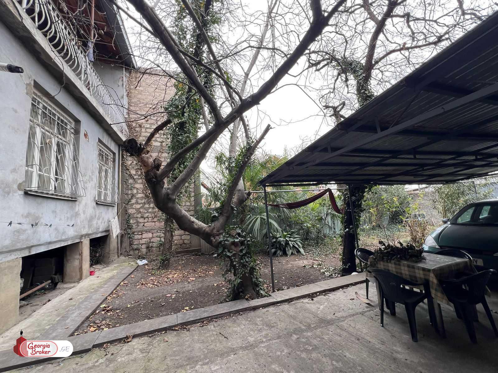 old repaired 6-room house for sale