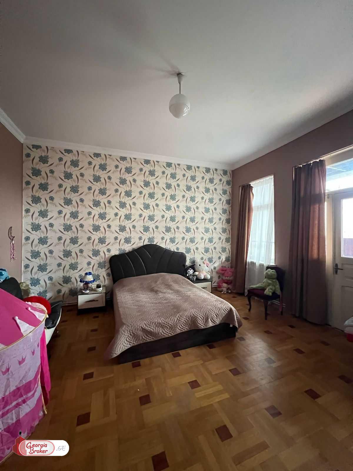 old repaired 6-room house for sale