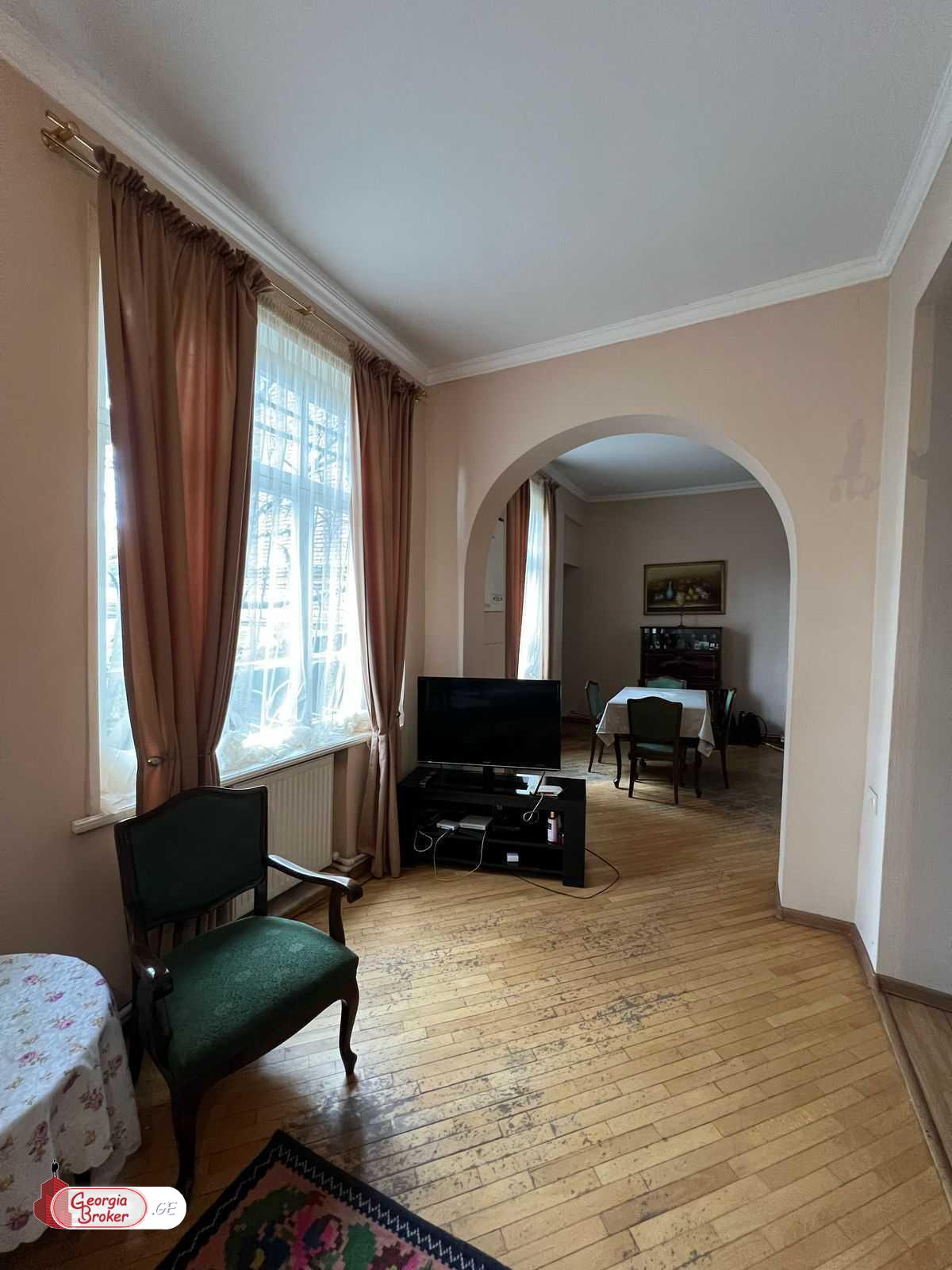 old repaired 6-room house for sale