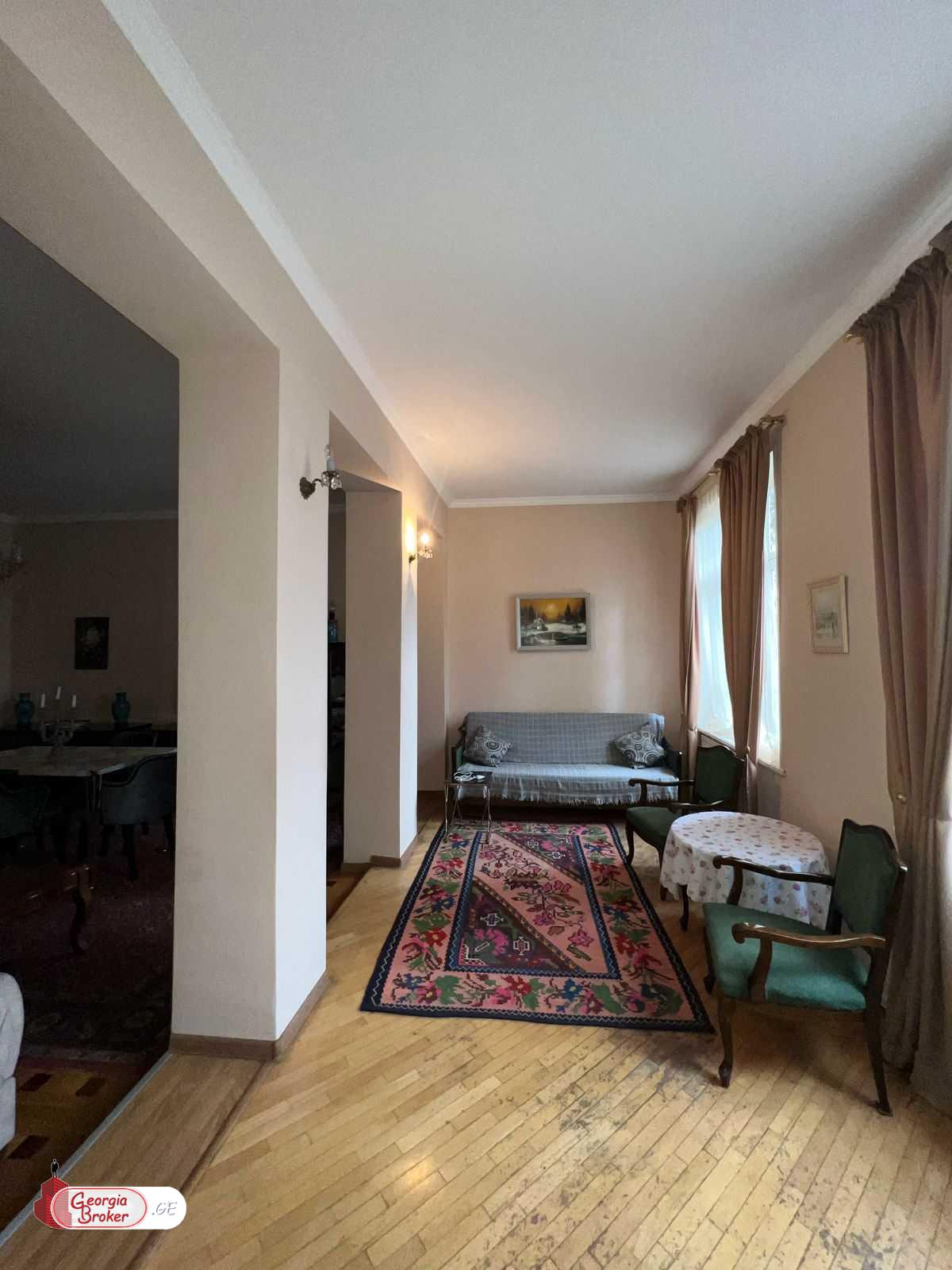 old repaired 6-room house for sale