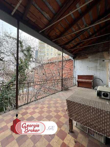 old repaired 6-room house for sale