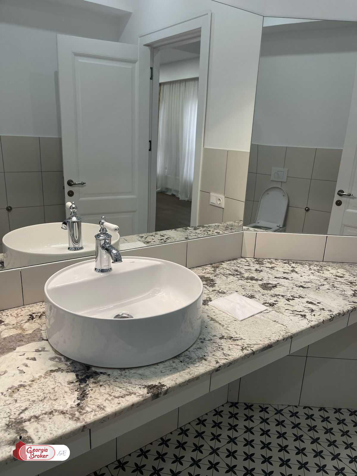 nearly repaired 4-room apartment for rent