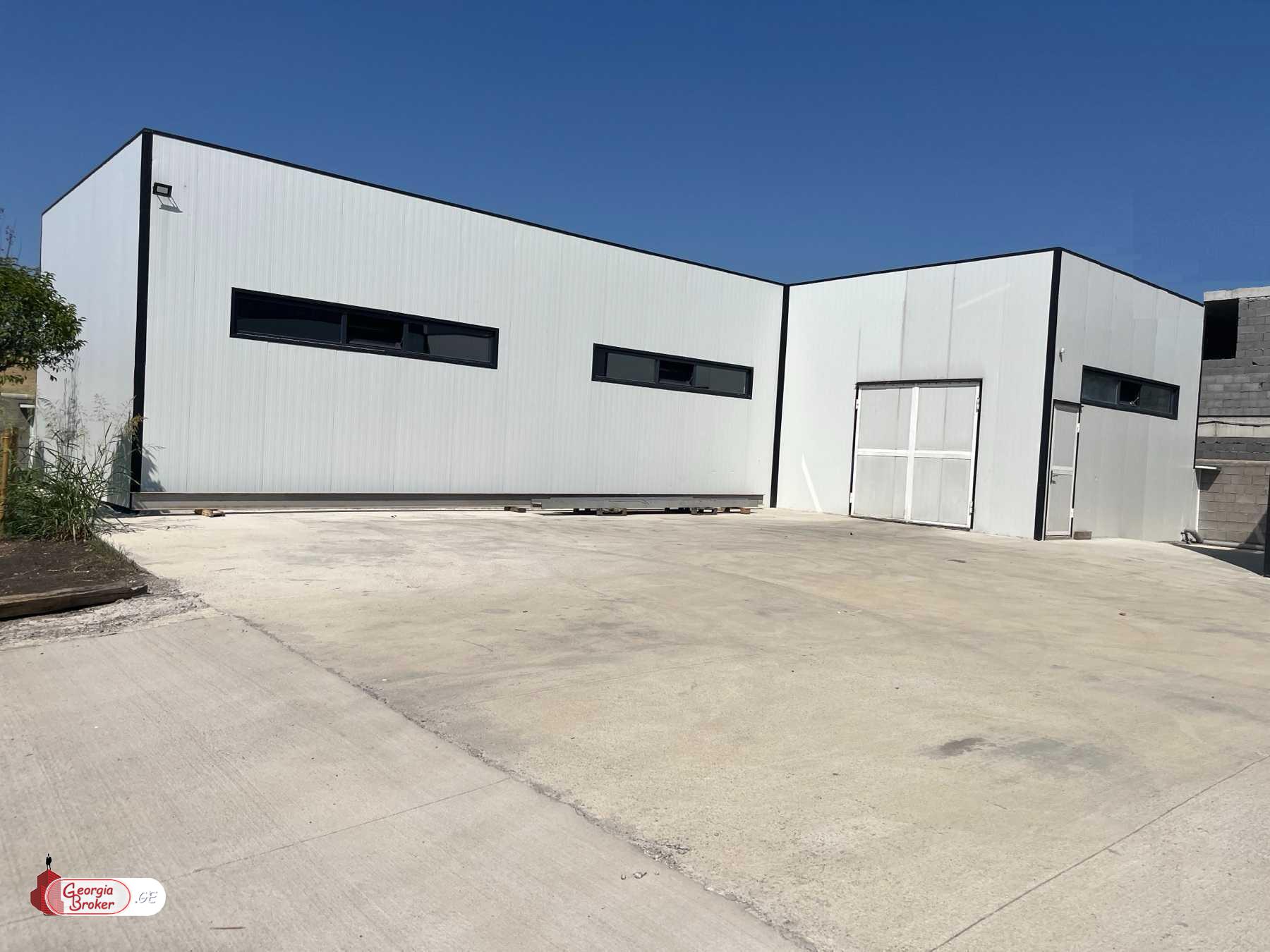 ქირავდება ახალი გარემონტებული უნივერსალური ფართი