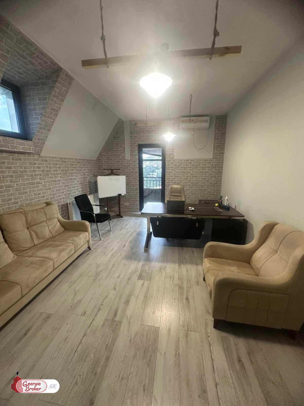 nearly repaired 6-room apartment for sale