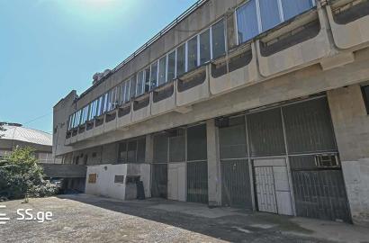 продается универсальное помещение с новым ремонтом