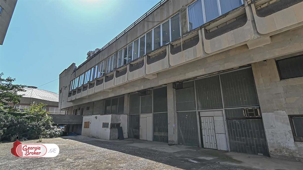 იყიდება ახალი გარემონტებული უნივერსალური ფართი