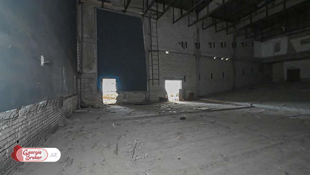 იყიდება ახალი გარემონტებული უნივერსალური ფართი