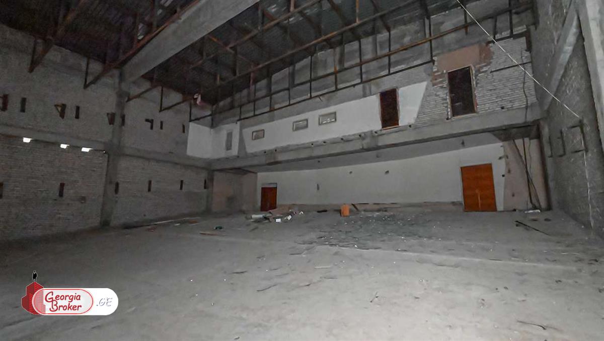 იყიდება ახალი გარემონტებული უნივერსალური ფართი