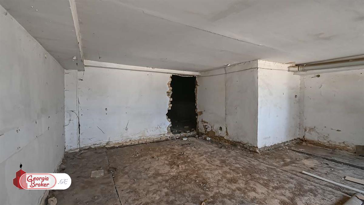 იყიდება ახალი გარემონტებული უნივერსალური ფართი