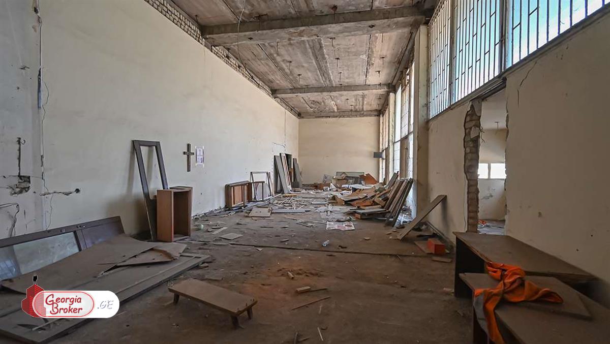 იყიდება ახალი გარემონტებული უნივერსალური ფართი