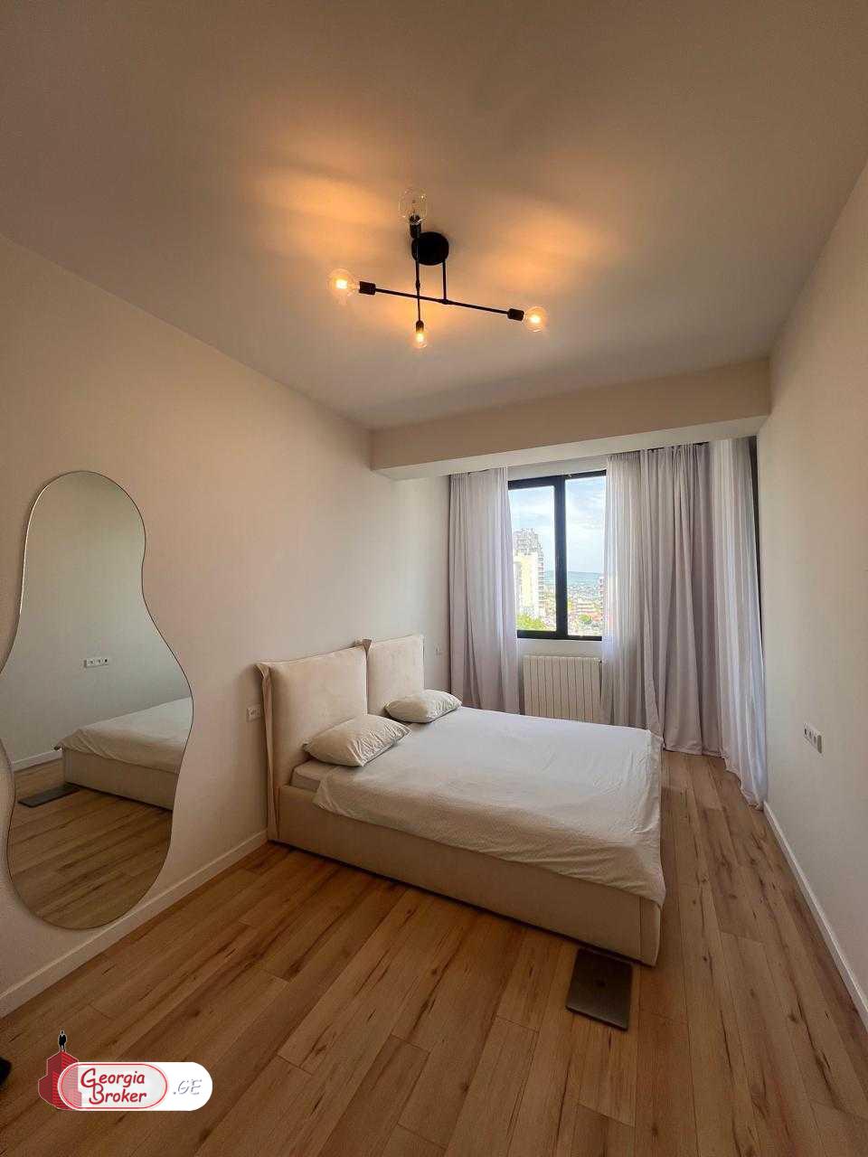 продается квартира с новым ремонтом 3-комнаты