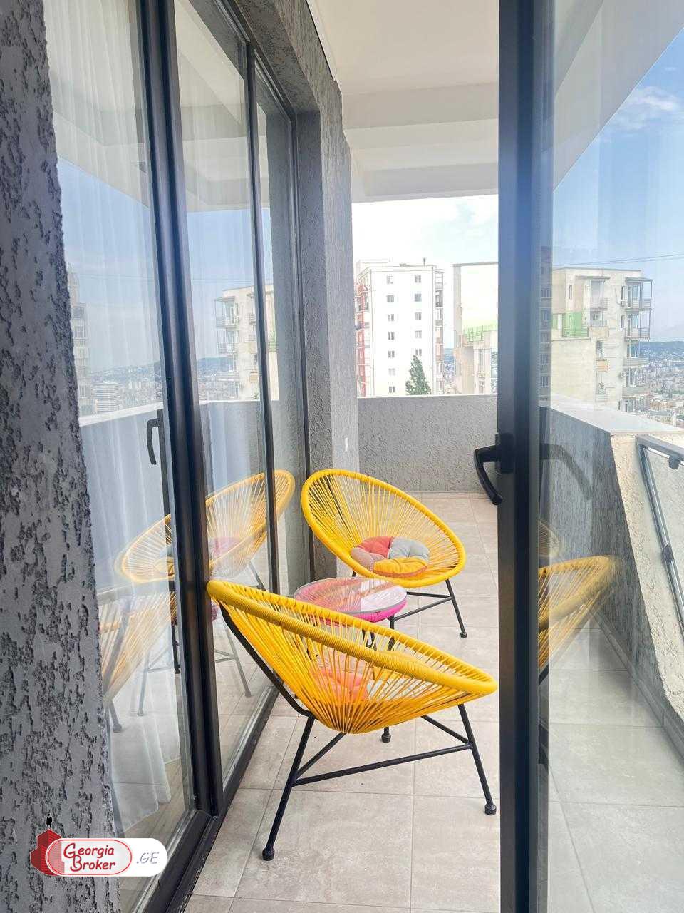 продается квартира с новым ремонтом 3-комнаты