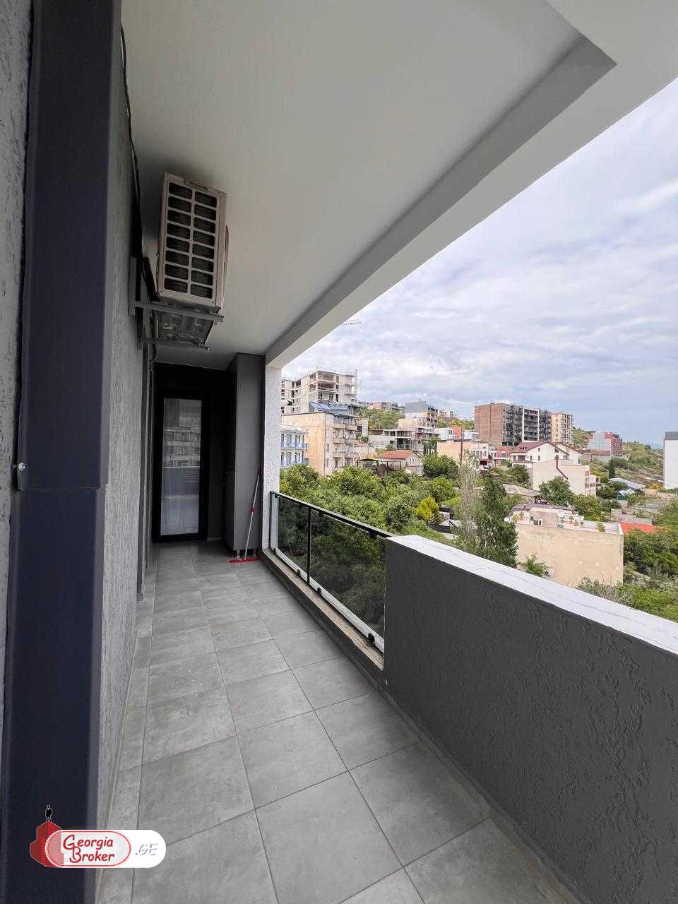 продается квартира с новым ремонтом 3-комнаты