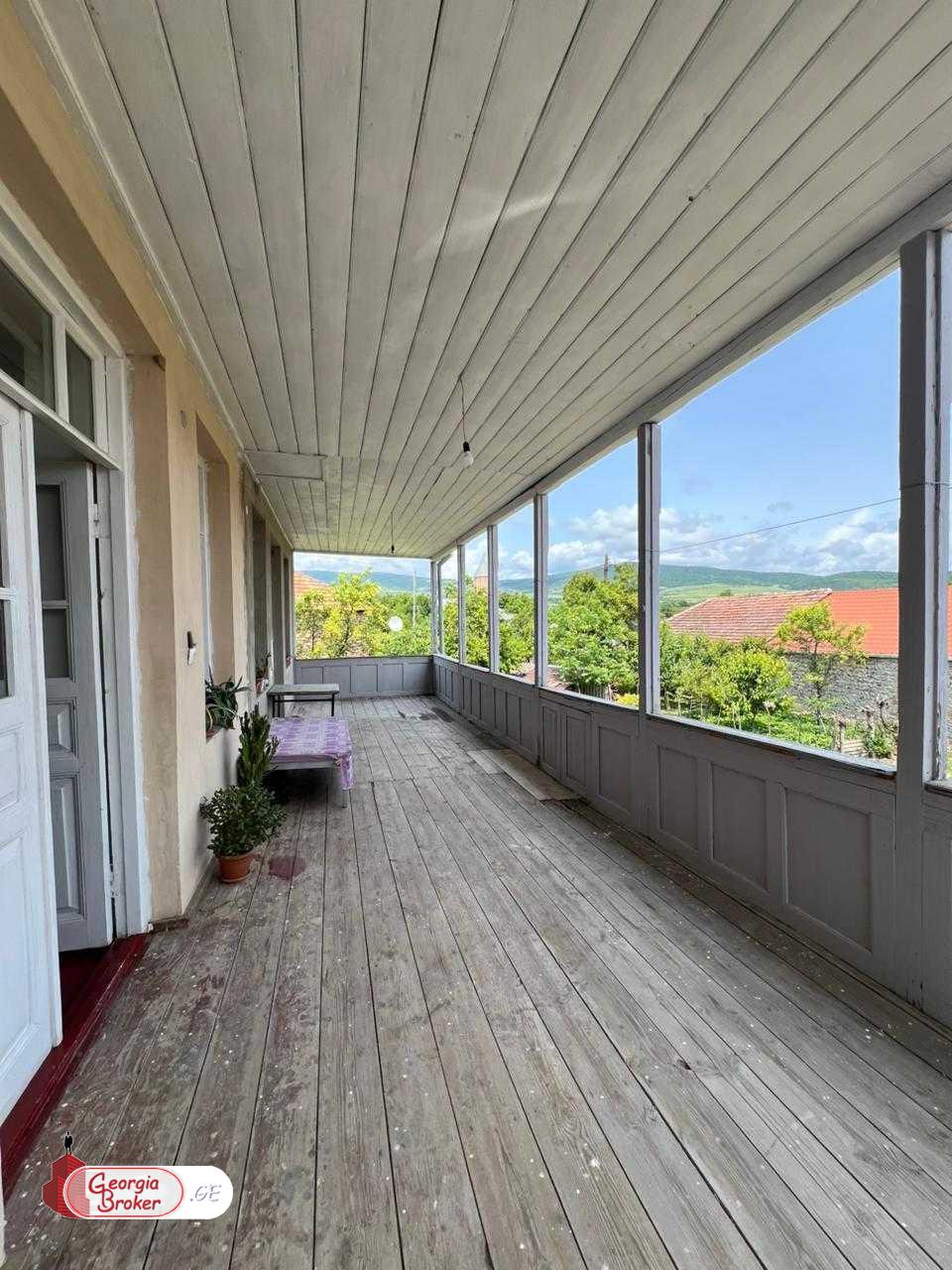 продается дом с новым ремонтом 4-комнаты