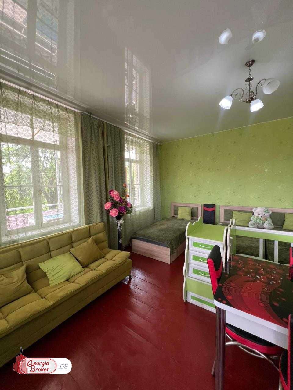 продается дом с новым ремонтом 4-комнаты