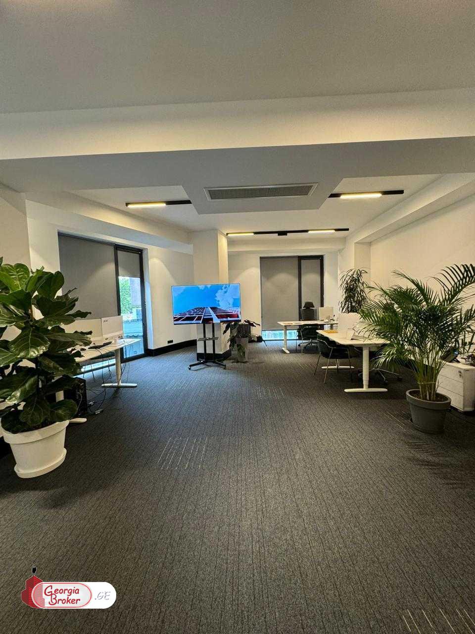 продается офис с новым ремонтом