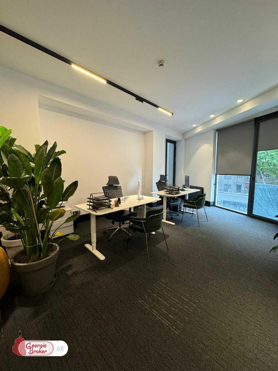 продается офис с новым ремонтом