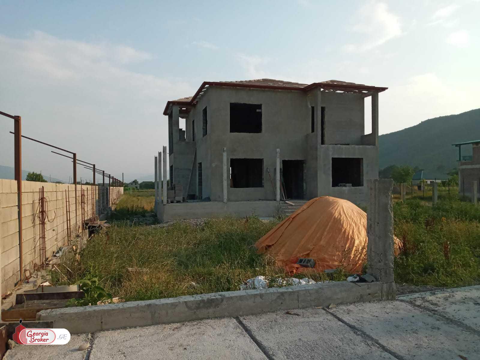 იყიდება ახალი აშენებული 4 ოთახიანი სახლი