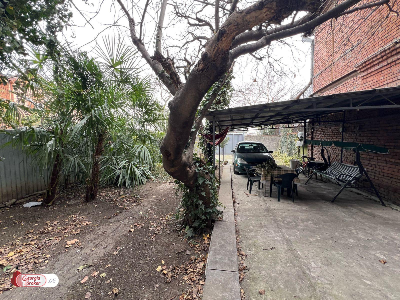 old repaired 6-room house for sale