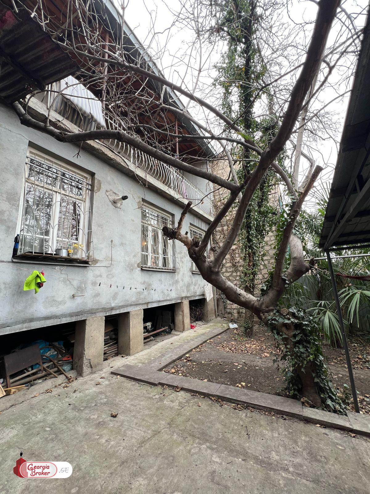 old repaired 6-room house for sale