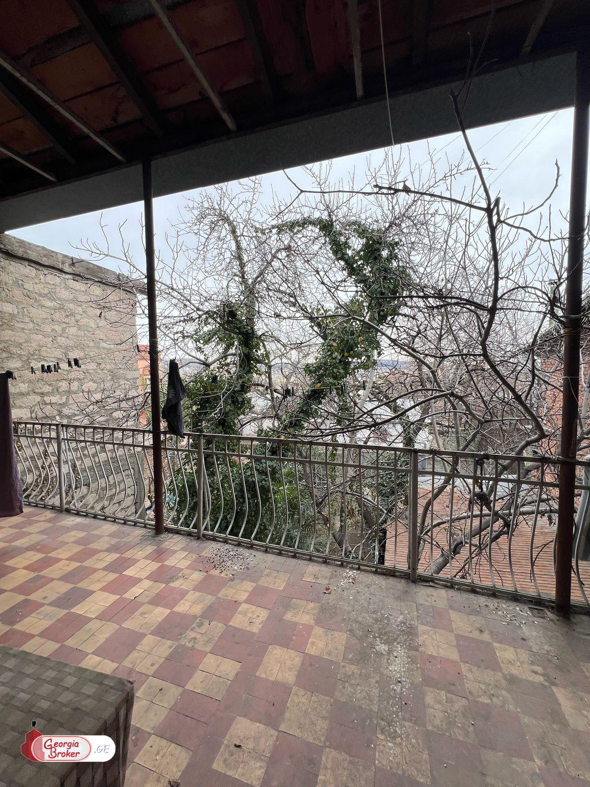 old repaired 6-room house for sale