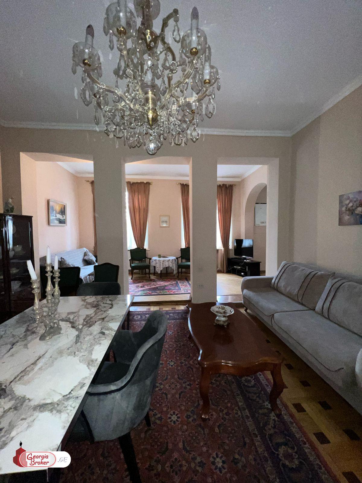 old repaired 6-room house for sale