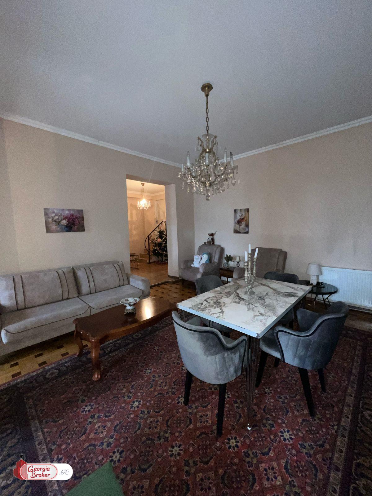 old repaired 6-room house for sale