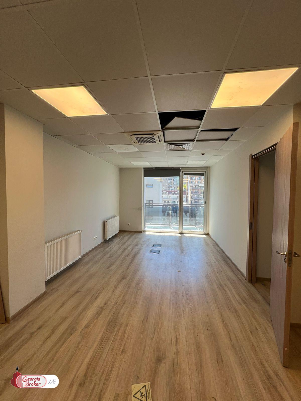 იყიდება ახალი გარემონტებული 7 ოთახიანი ბინა