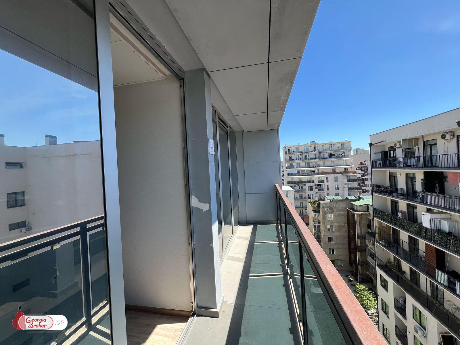 იყიდება ახალი გარემონტებული 7 ოთახიანი ბინა