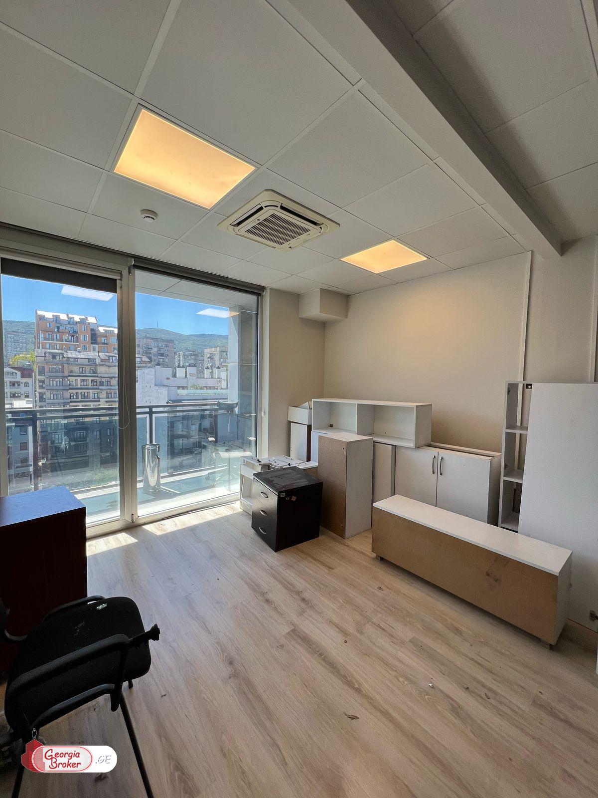 იყიდება ახალი გარემონტებული 7 ოთახიანი ბინა